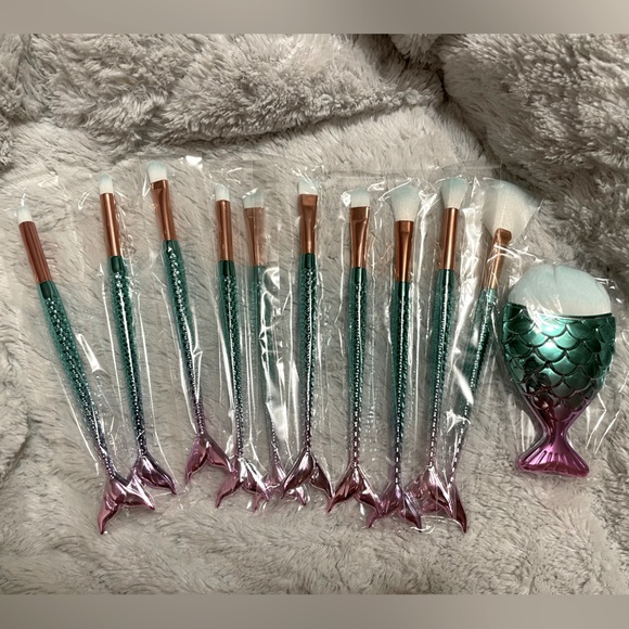 🧜🏻‍♀️NEW Ombré Chrome Mermaid Multi-Purpose Makeup Brush 11 Piece Set - Picture 1 of 7